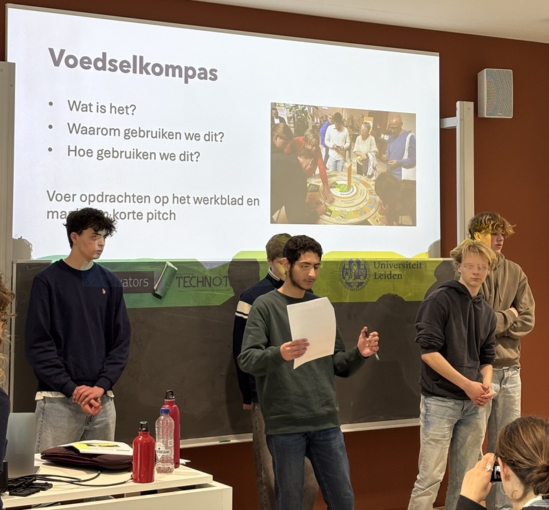 leerlingen voor digibord